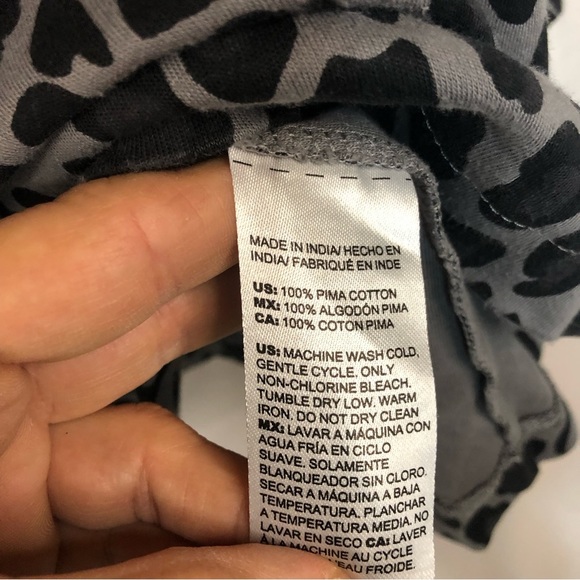 Chico’s Women’s Blouse Shirt Top V Neck Black/Gray Animal Print Chico’s Sz 1 - Picture 10 of 11